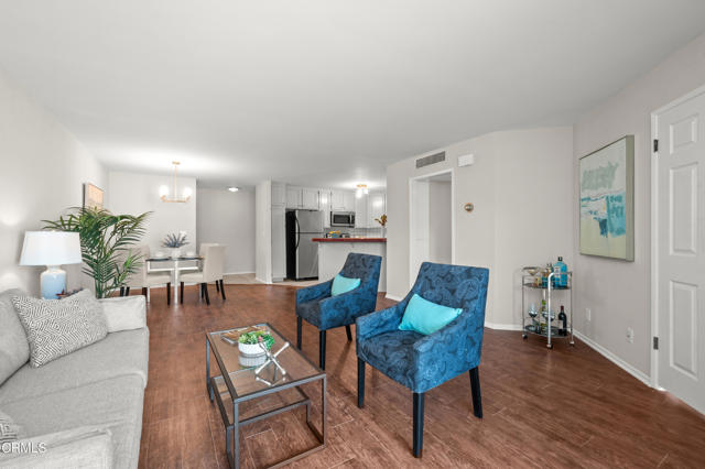 Detail Gallery Image 7 of 49 For 4499 via Marisol #124,  Los Angeles,  CA 90042 - 2 Beds | 1 Baths