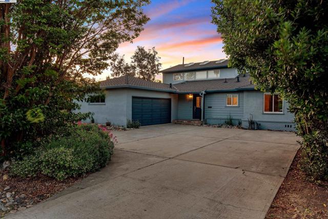 3171 Verdant Way, San Jose CA: https://media.crmls.org/mediaz/bd89f325-ac56-490f-a3df-e3885c7cecf2.jpg