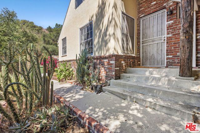 6349 Blanchard Canyon Road, Tujunga CA: https://media.crmls.org/mediaz/bd8a2e09-f883-4c11-98bf-e81548f98bb1.jpg