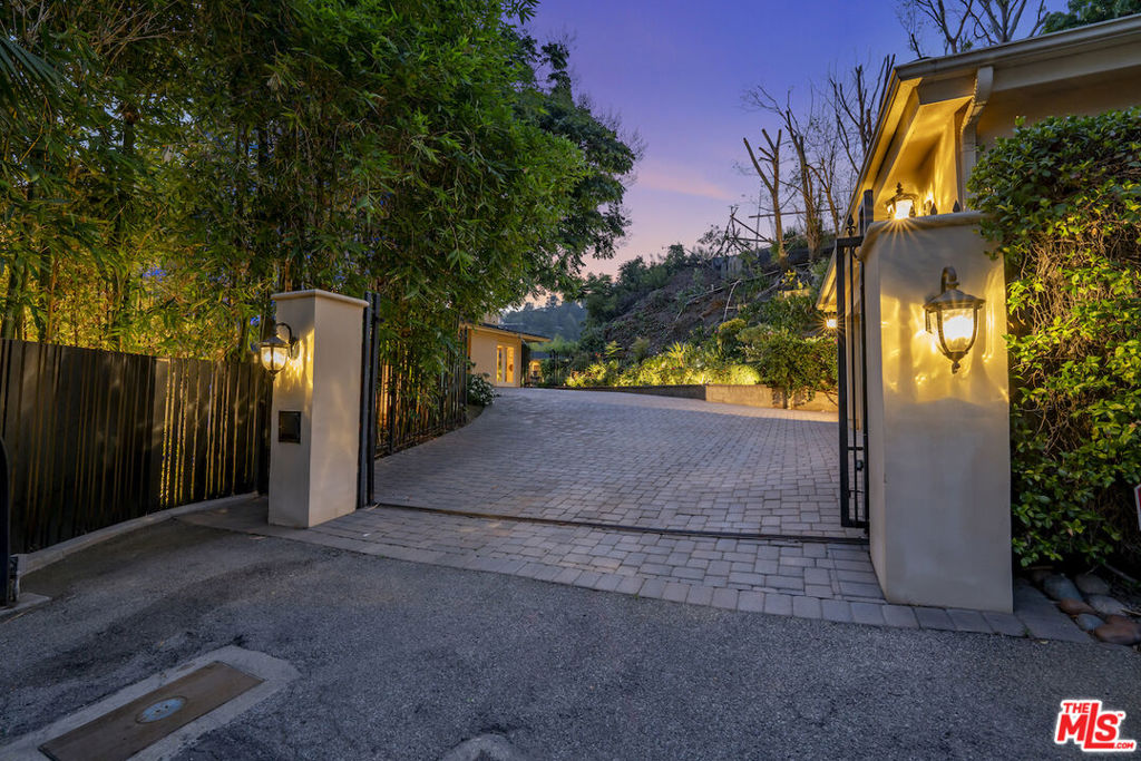 1457 Claridge Drive