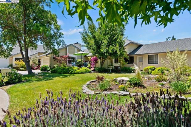 2587 Chablis Way, Livermore CA: https://media.crmls.org/mediaz/bd8b0904-bebc-4bb9-846d-41428280cc82.jpg