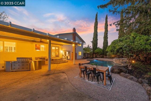 2551 Toltec Cir, San Ramon CA: https://media.crmls.org/mediaz/bd8b0aa5-ed93-411f-b97a-192155da16a0.jpg