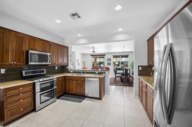 39743 Camino Templado, Indio CA: https://media.crmls.org/mediaz/bd8b1386-7d48-459d-a5ae-bad56783ed2c.jpg