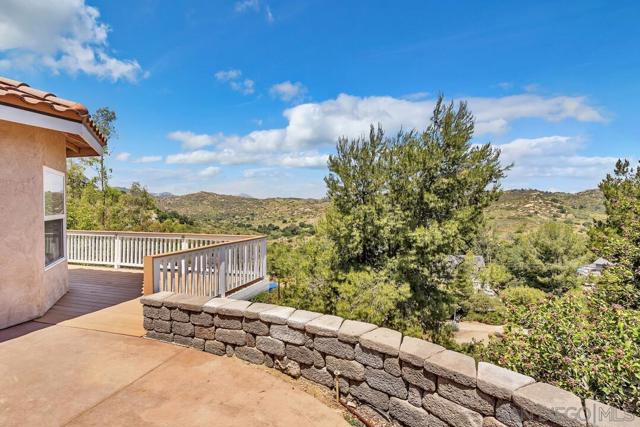 22318 Casa De Carol, Ramona CA: https://media.crmls.org/mediaz/bd8b8418-9147-4008-80e6-2be3db8e2afc.jpg