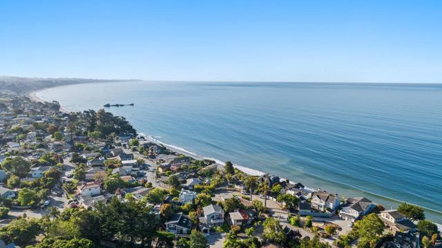 734 Seacliff Drive, Aptos CA: https://media.crmls.org/mediaz/bd8c1cf7-f7d1-4d9f-83e9-4de921a4bf68.jpg