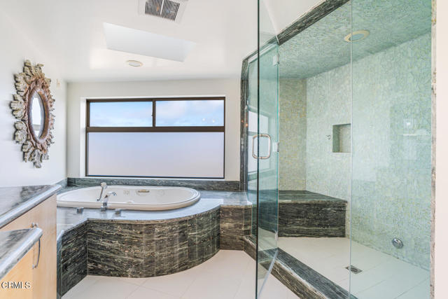 3300 Ocean Drive, Oxnard CA: https://media.crmls.org/mediaz/bd8d28d2-c9ee-4e37-a55b-3a44f3fc647b.jpg