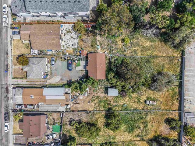 235 37 S Willie James Jones Avenue, San Diego CA: https://media.crmls.org/mediaz/bd8d2f16-7e66-4aca-a12b-3bb598fddd5d.jpg