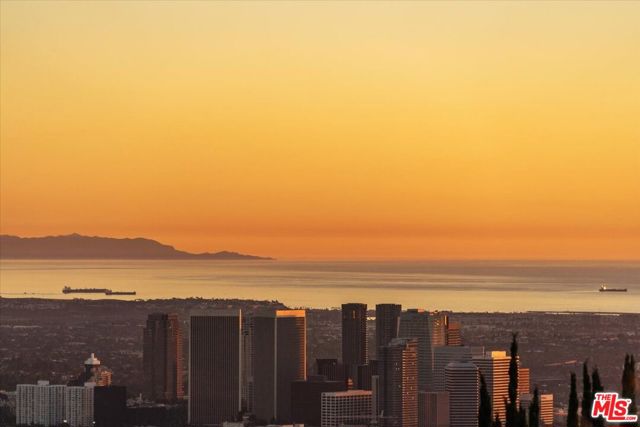 1740 Carla, Beverly Hills CA: https://media.crmls.org/mediaz/bd8d64a7-1a8c-484e-a368-d9fe43ee58c5.jpg