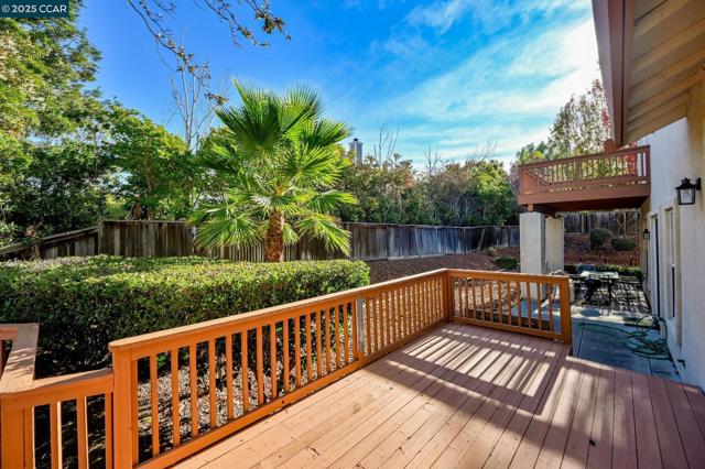 1105 Peacock Creek Dr, Clayton CA: https://media.crmls.org/mediaz/bd8d8267-0cf9-4fd3-90db-34c4dcd04c38.jpg