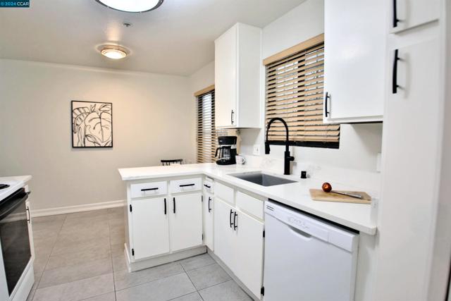 Image 3 of 15 For 389 Belmont St  109