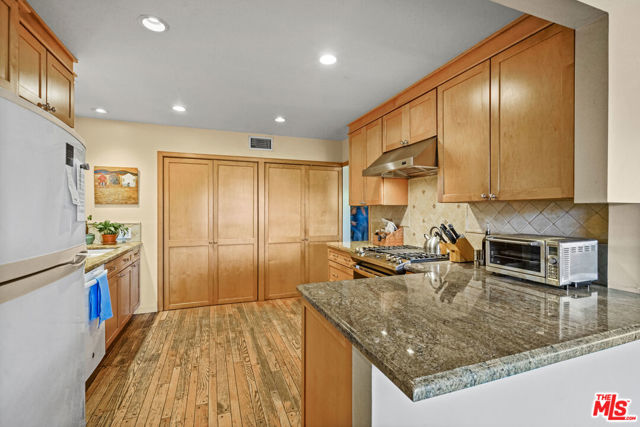 730 Basin Drive, Topanga CA: https://media.crmls.org/mediaz/bd8e2a6c-814f-4de9-a216-4b7ab488a3c2.jpg
