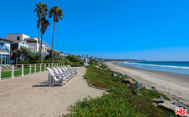31272 Broad Beach Road, Malibu CA: https://media.crmls.org/mediaz/bd8e3af8-84e3-4267-b267-5dce92740dc0.jpg