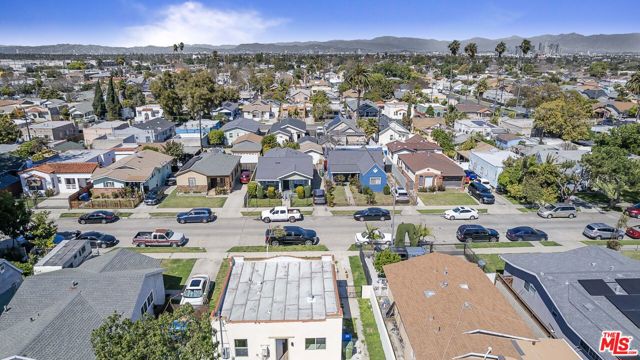 1622 W 66th Street, Los Angeles CA: https://media.crmls.org/mediaz/bd8e6b6c-748e-40a3-84cf-214df8fd8d63.jpg