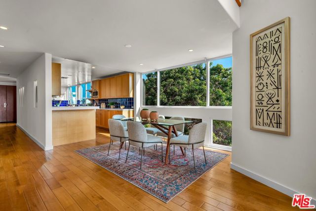 4 Lighthouse Street, Marina del Rey CA: https://media.crmls.org/mediaz/bd8e8e6c-3b98-42af-9962-8332d6bc7895.jpg