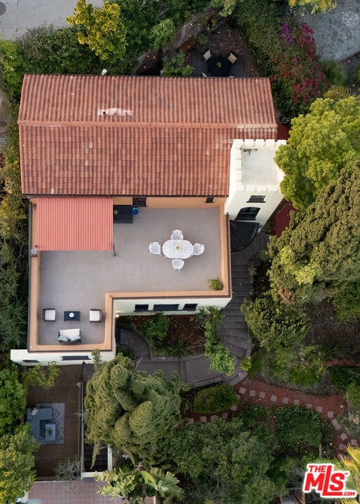 6655 Emmet Terrace, Los Angeles CA: https://media.crmls.org/mediaz/bd8eaa21-cb68-42bb-a0e7-f314459a793d.jpg