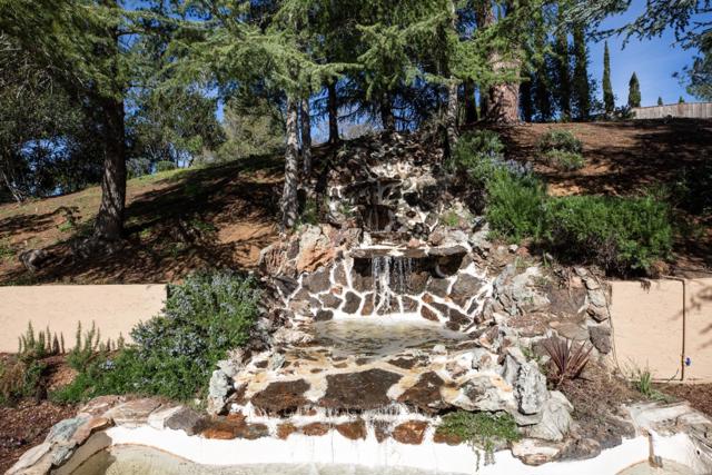 26201 Dori Lane, Los Altos Hills CA: https://media.crmls.org/mediaz/bd8eb3b8-1786-4edd-9d23-c3e714264e99.jpg