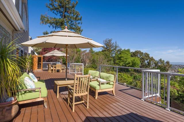 Image 39 of 75 For 819 Holly Road