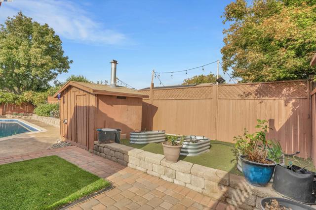 7347 Ione Ct, Dublin CA: https://media.crmls.org/mediaz/bd910bcb-c4e0-4ef9-8b8d-ee578f9e2eae.jpg
