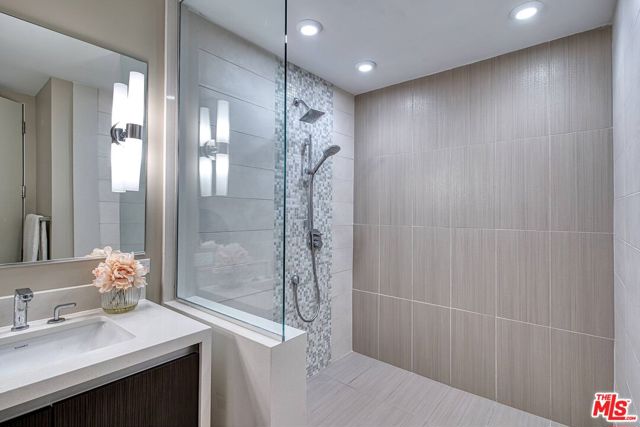 Drew Fenton | 441 S Barrington Avenue Los Angeles CA | MLS: 7091568