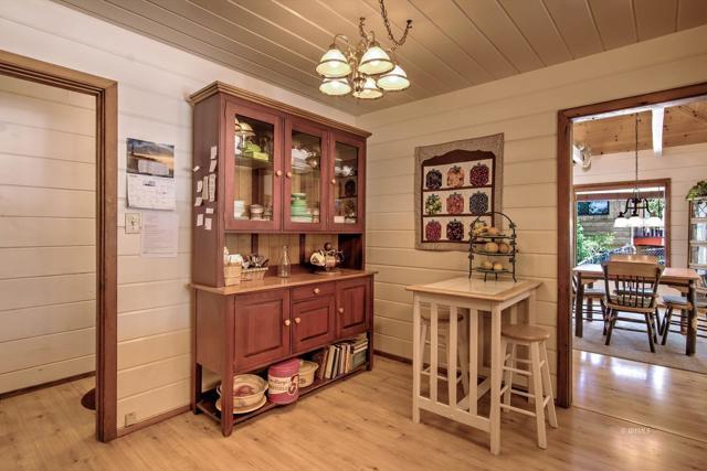 27 Hutch with loads of storage