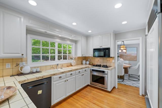 949 Wing Place, Stanford CA: https://media.crmls.org/mediaz/bd92f5f2-9bb7-4366-84ed-55cede733692.jpg