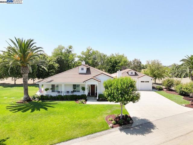 3335 Kellogg Creek Rd, Byron CA: https://media.crmls.org/mediaz/bd935856-97f5-429e-903d-8bd3808cc051.jpg