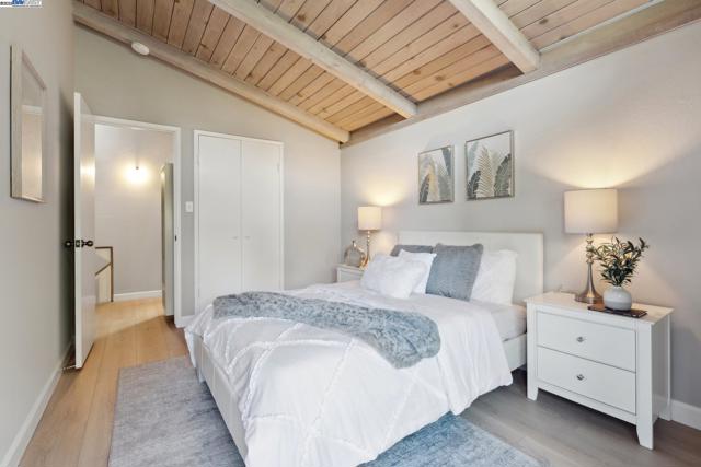 278 Monroe Dr., Mountain View CA: https://media.crmls.org/mediaz/bd94333f-d0e8-4aa8-9fd8-10e677155b89.jpg