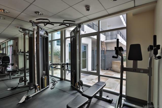 425 W Beech St, San Diego CA: https://media.crmls.org/mediaz/bd94a920-11a2-4b2b-bc04-320317a19caf.jpg