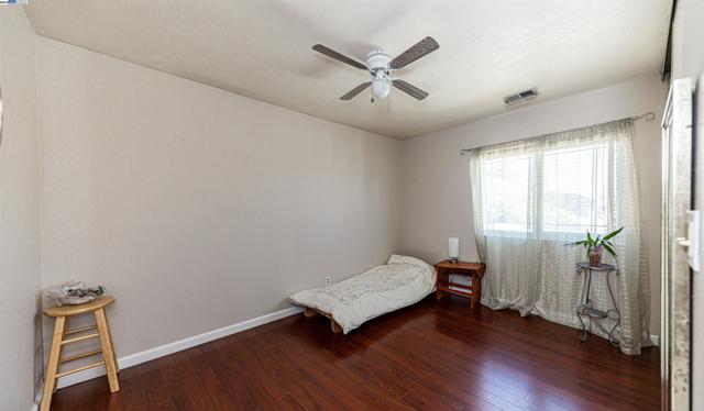 477 Clifford Ct, Bay Point CA: https://media.crmls.org/mediaz/bd94bbf8-1253-4699-96c6-74f6612d1551.jpg