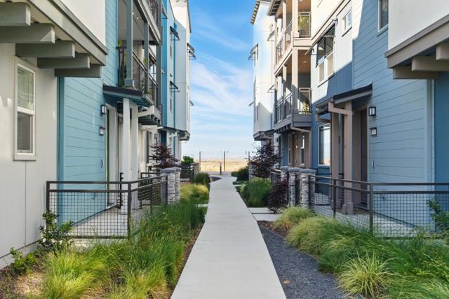 9608 Seawind Way, Newark CA: https://media.crmls.org/mediaz/bd94eacd-1b93-44ba-9675-958ceee17fb8.jpg