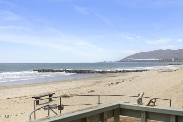 1218 Cornwall Lane, Ventura CA: https://media.crmls.org/mediaz/bd94ead7-8c8e-4a8d-90c8-610ec2e4a42c.jpg