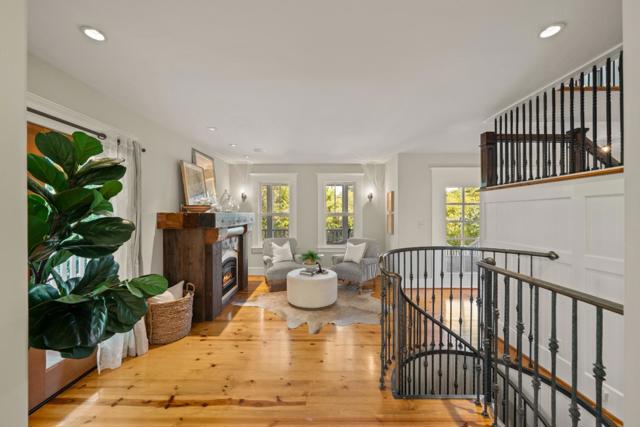 1353 Edgewood Road, Redwood City CA: https://media.crmls.org/mediaz/bd94ef5d-c56e-487a-8939-a21851277ecc.jpg