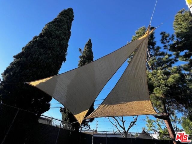5633 La Mirada Avenue, Los Angeles CA: https://media.crmls.org/mediaz/bd959ffa-0aad-415c-b62d-e1c673bad970.jpg