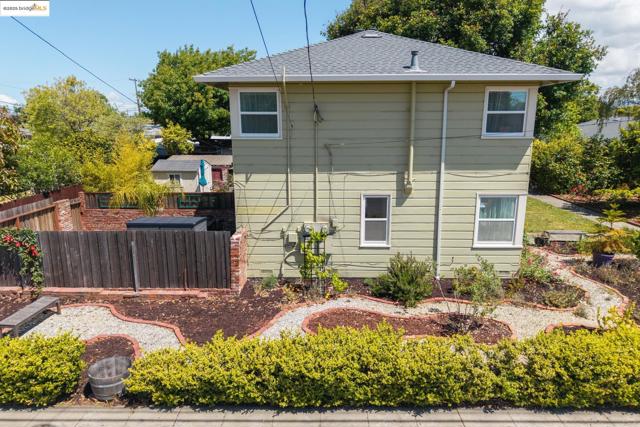 317 Pacific, Alameda CA: https://media.crmls.org/mediaz/bd95b788-5f33-49a6-9735-647d73178a4c.jpg