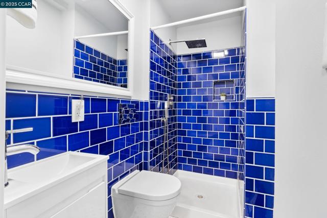 4010 Masterson St, Oakland CA: https://media.crmls.org/mediaz/bd95eac1-ef4d-4260-af61-5795f88df005.jpg