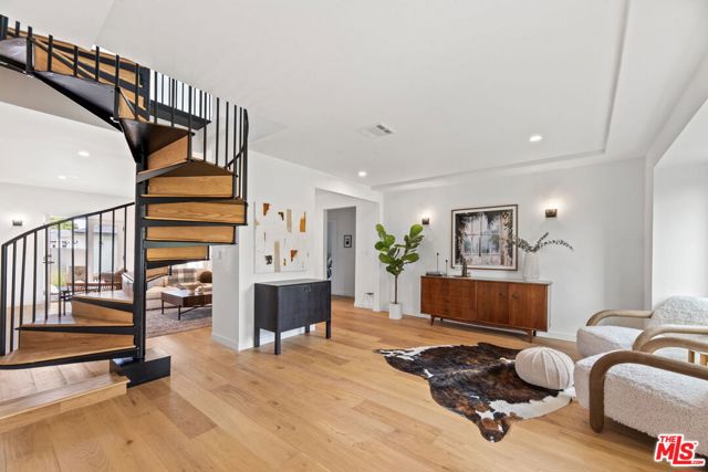 3908 Bentley Avenue, Culver City CA: https://media.crmls.org/mediaz/bd95f38b-72b2-4932-9263-d4f6e81bd0de.jpg