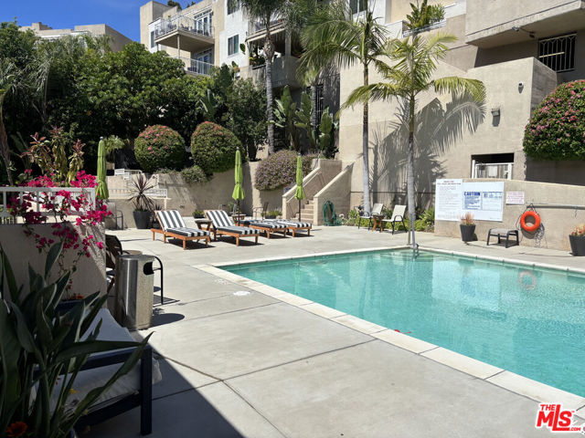 2222 N Beachwood Drive, Los Angeles CA: https://media.crmls.org/mediaz/bd96896e-5350-4f8d-b92f-340af621bd14.jpg