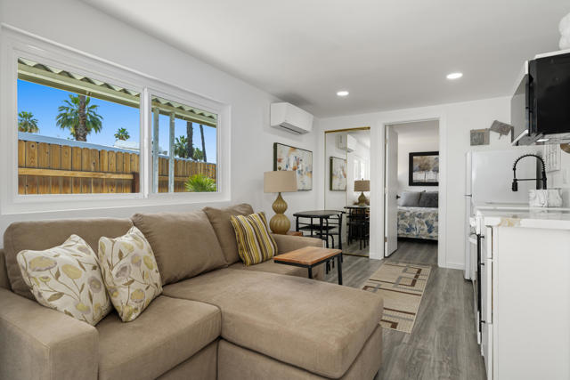 427 Calle Madrigal, Cathedral City CA: https://media.crmls.org/mediaz/bd96d97a-0255-443b-8b52-e9c579ea73d9.jpg