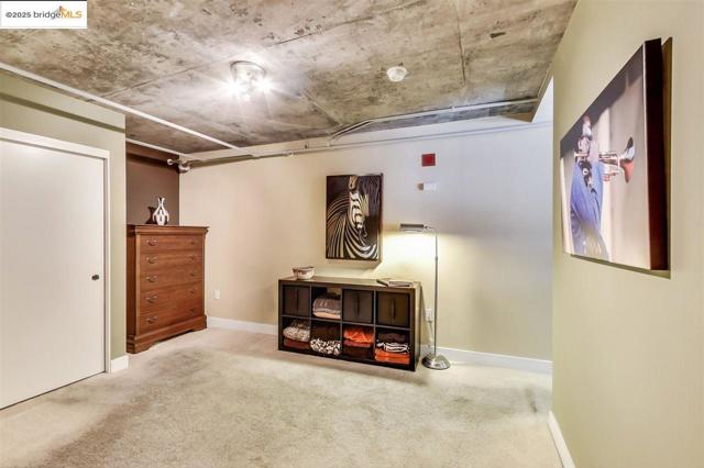 311 Oak St, Oakland CA: https://media.crmls.org/mediaz/bd973855-d87a-48cc-9ea9-9dec66f7b674.jpg