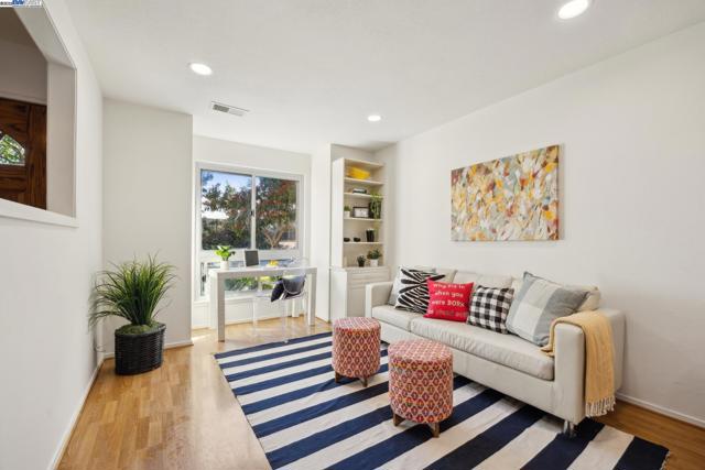 3362 Tonga Ln, Alameda CA: https://media.crmls.org/mediaz/bd977a54-d0f8-406d-b998-d991aa04371b.jpg