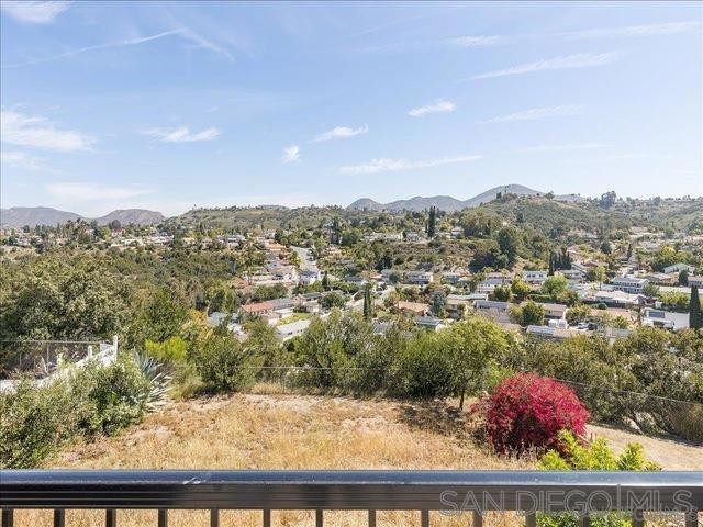 5586 Hamill Ave, San Diego CA: https://media.crmls.org/mediaz/bd97a8cc-c01c-4261-8af5-8cd07c05bce3.jpg