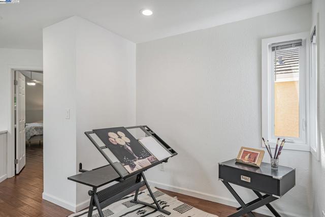 6192 Lakeview Cir, San Ramon CA: https://media.crmls.org/mediaz/bd97d833-fd9c-4146-bf9f-89ec98f553f8.jpg