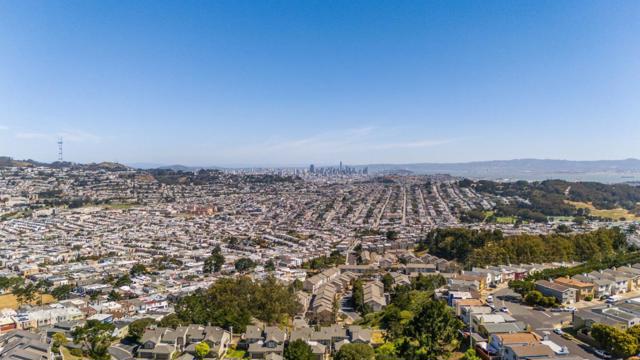 156 Treeview Drive, Daly City CA: https://media.crmls.org/mediaz/bd97e09f-7076-43aa-bec2-94ac1ed07a63.jpg