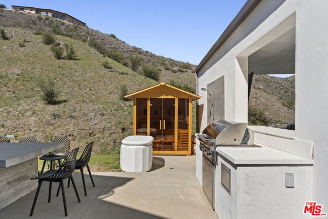 31830 Lobo Canyon, Agoura Hills CA: https://media.crmls.org/mediaz/bd97ec49-6ad2-4c93-ab3e-30fedd79f6f5.jpg