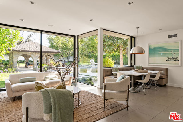 17352 Magnolia Boulevard, Encino CA: https://media.crmls.org/mediaz/bd985365-1532-474a-9c13-0fe5e3be1b1e.jpg
