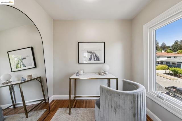 4015 Rhoda Ave, Oakland CA: https://media.crmls.org/mediaz/bd98ec74-8c2d-41c8-b382-9847959a85cd.jpg