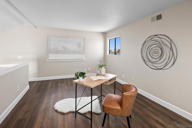 802 Spindrift Ln, Carlsbad CA: https://media.crmls.org/mediaz/bd99217d-62ef-4e75-a5e5-67f04dd04289.jpg