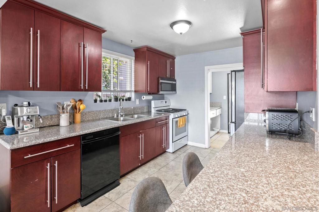 4418 Tremont St - photo 8