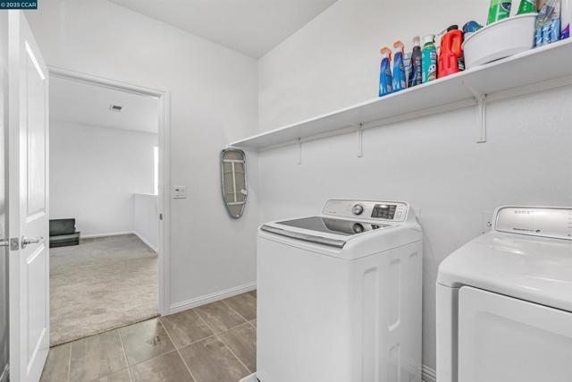 158 Wooley Creek Way, Brentwood CA: https://media.crmls.org/mediaz/bd993423-2fc4-460a-8139-0831051462e4.jpg