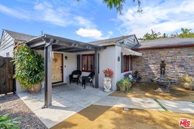 521 S Parish Place, Burbank CA: https://media.crmls.org/mediaz/bd9942df-0fa1-482e-b205-28831d362c16.jpg